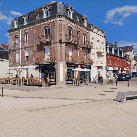 A côté de la mer Ault Extérieur photo