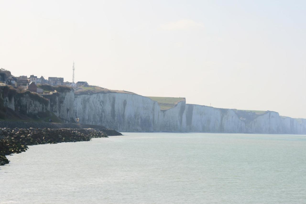A côté de la mer Ault Extérieur photo