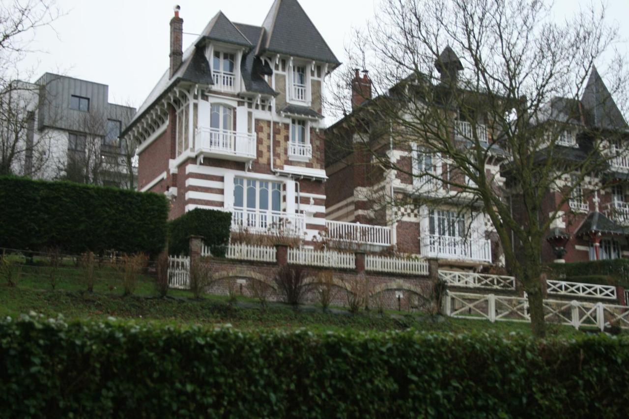 A côté de la mer Ault Extérieur photo