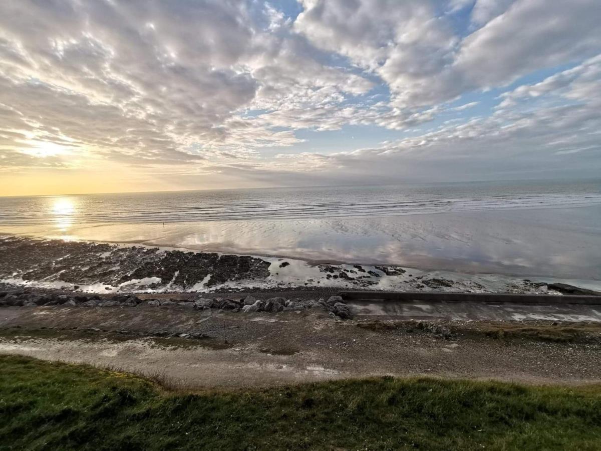A côté de la mer Ault Extérieur photo