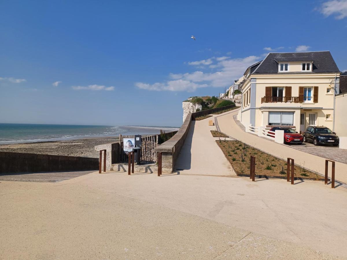 A côté de la mer Ault Extérieur photo